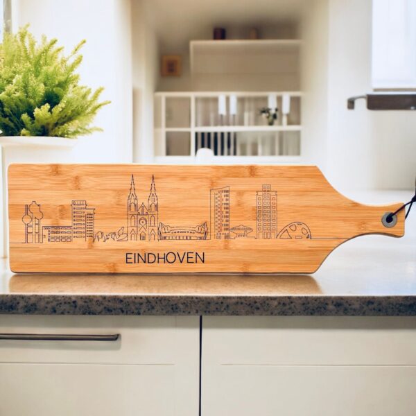 Serveerplank met skyline van Eindhoven